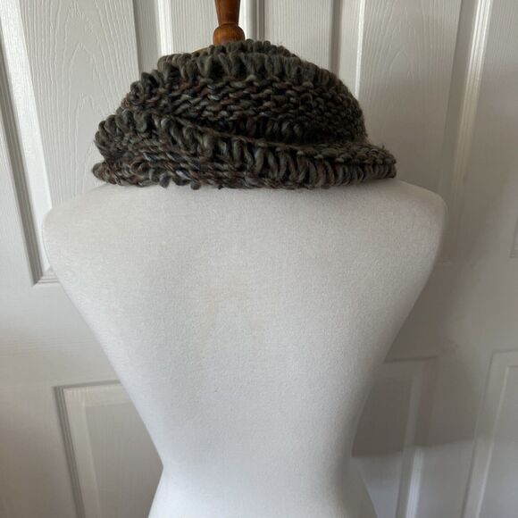 World Market Womens Infinity Scarf Green Cable Knit Warm Cozy Circle Wrap Chunky - Picture 3 of 9